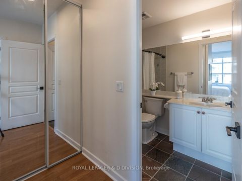 Photo 11 at 610 - 438 Richmond Street W, Waterfront Communities C1, Toronto