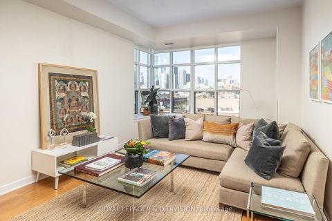 Photo 14 at 610 - 438 Richmond Street W, Waterfront Communities C1, Toronto