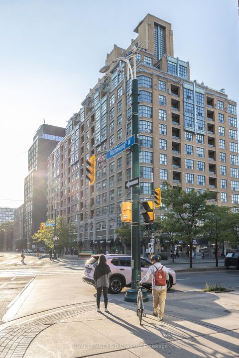 Photo 20 at 610 - 438 Richmond Street W, Waterfront Communities C1, Toronto