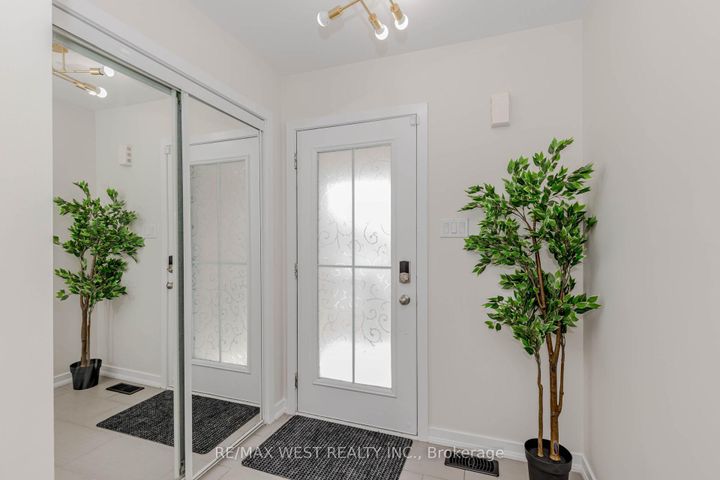 Photo 3 at 74 Pagebrook Crescent, Stoney Creek Mountain, Hamilton