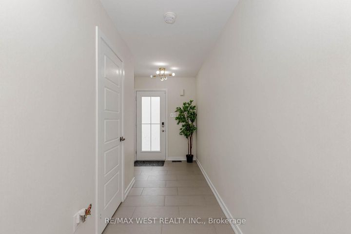 Photo 4 at 74 Pagebrook Crescent, Stoney Creek Mountain, Hamilton