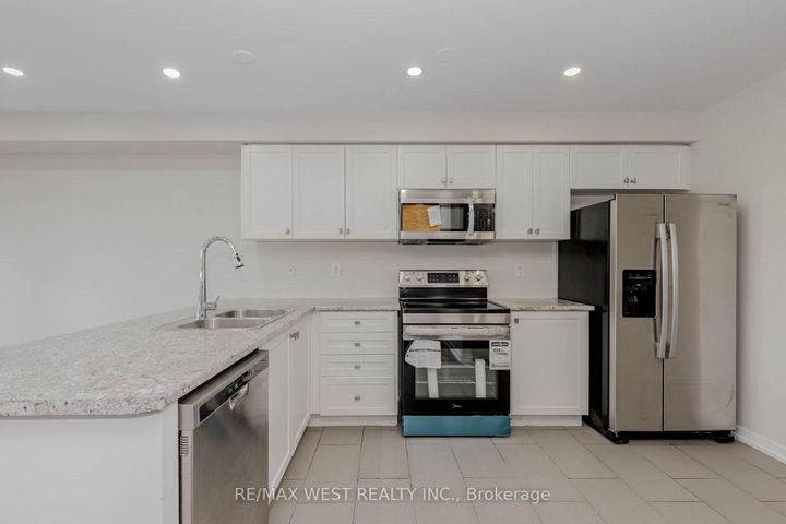Photo 6 at 74 Pagebrook Crescent, Stoney Creek Mountain, Hamilton