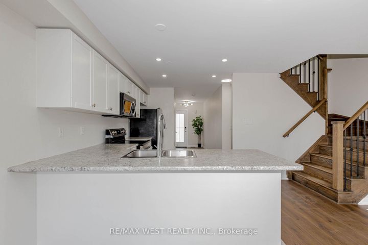 Photo 7 at 74 Pagebrook Crescent, Stoney Creek Mountain, Hamilton