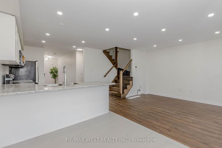 Photo 8 at 74 Pagebrook Crescent, Stoney Creek Mountain, Hamilton