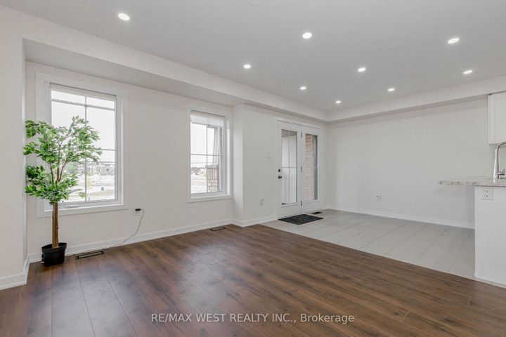 Photo 10 at 74 Pagebrook Crescent, Stoney Creek Mountain, Hamilton