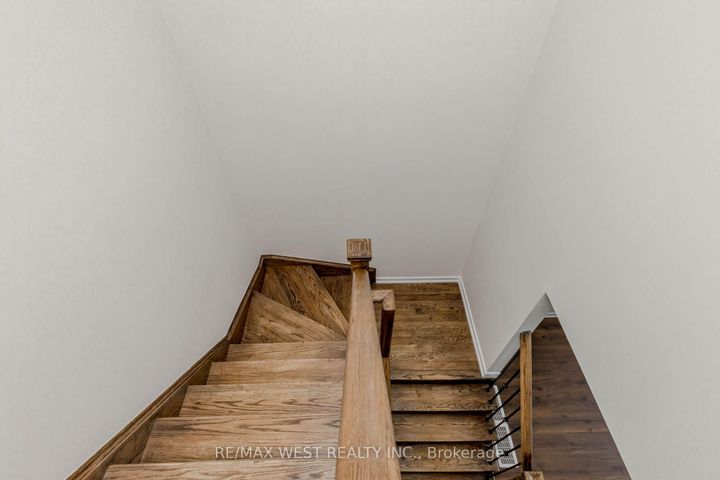 Photo 13 at 74 Pagebrook Crescent, Stoney Creek Mountain, Hamilton