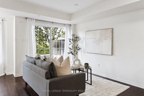 Photo 7 at 37 - 2441 Greenwich Drive, WM Westmount, Oakville