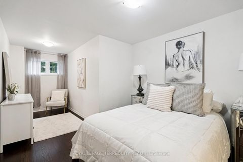 Photo 15 at 37 - 2441 Greenwich Drive, WM Westmount, Oakville