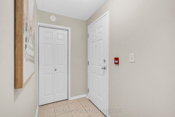 Photo 2 at 13 - 669A Warden Avenue, Birchmount, Toronto