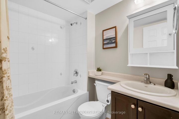 Photo 17 at 13 - 669A Warden Avenue, Birchmount, Toronto