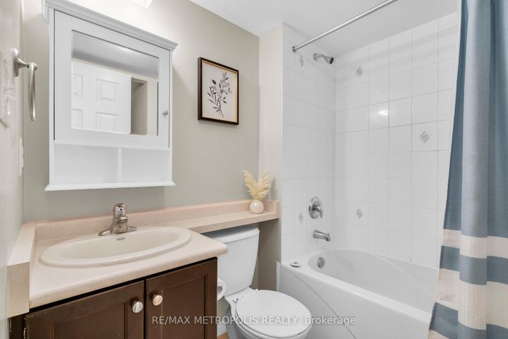 Photo 22 at 13 - 669A Warden Avenue, Birchmount, Toronto