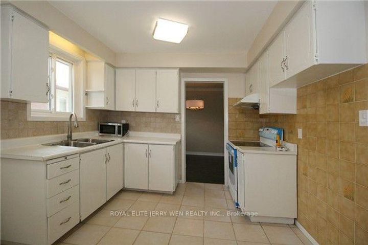 Photo 3 at 1 Mira Road, Thornhill, Markham