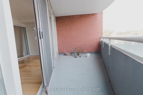 Photo 9 at 318 - 550 Queens Quay W, Waterfront Communities C1, Toronto