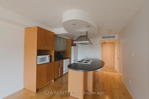 Photo 11 at 318 - 550 Queens Quay W, Waterfront Communities C1, Toronto