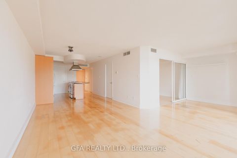 Photo 12 at 318 - 550 Queens Quay W, Waterfront Communities C1, Toronto