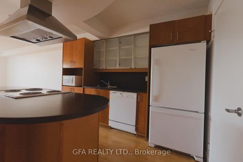 Photo 13 at 318 - 550 Queens Quay W, Waterfront Communities C1, Toronto