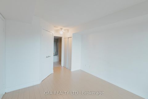 Photo 15 at 318 - 550 Queens Quay W, Waterfront Communities C1, Toronto