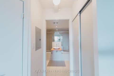 Photo 16 at 318 - 550 Queens Quay W, Waterfront Communities C1, Toronto