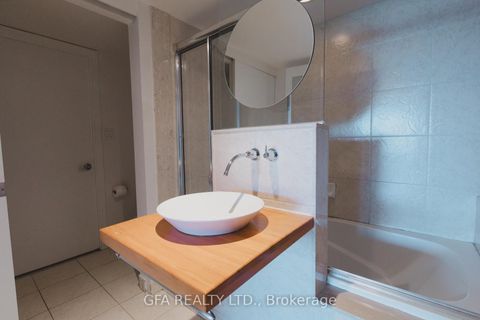 Photo 21 at 318 - 550 Queens Quay W, Waterfront Communities C1, Toronto