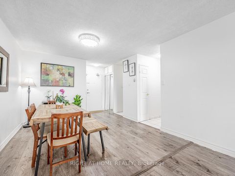 Photo 4 at 911 - 2050 Bridletowne Circle, L'Amoreaux, Toronto