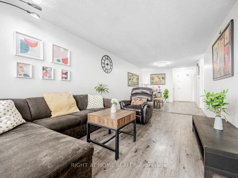 Photo 8 at 911 - 2050 Bridletowne Circle, L'Amoreaux, Toronto