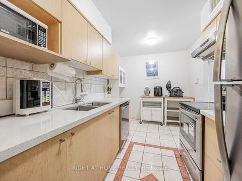 Photo 10 at 911 - 2050 Bridletowne Circle, L'Amoreaux, Toronto