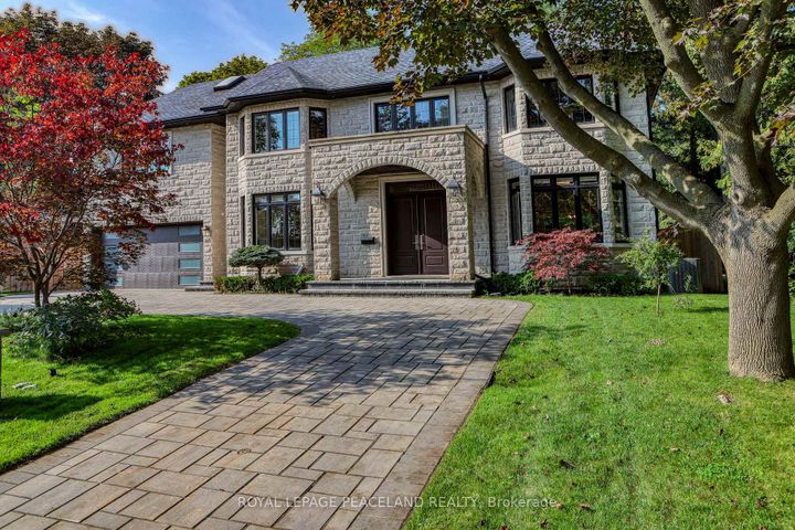 Photo 2 at 2 Flaremore Crescent, Bayview Village, Toronto