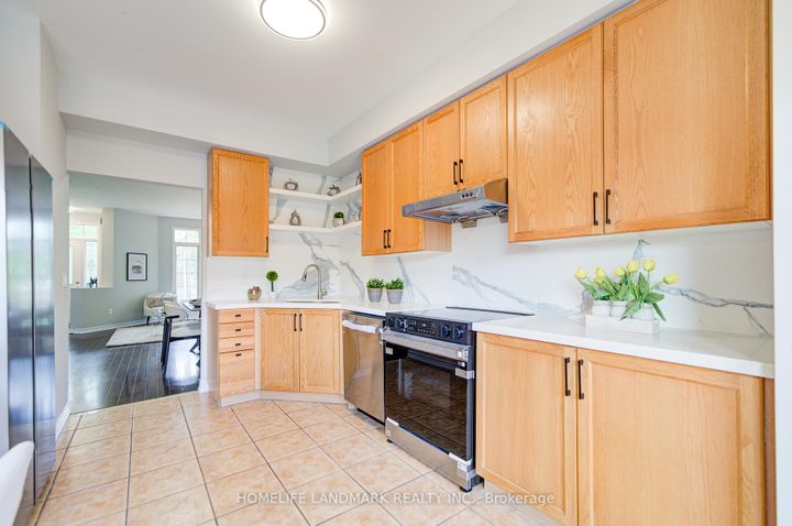 Photo 11 at 27 Bur Oak Avenue, Berczy, Markham