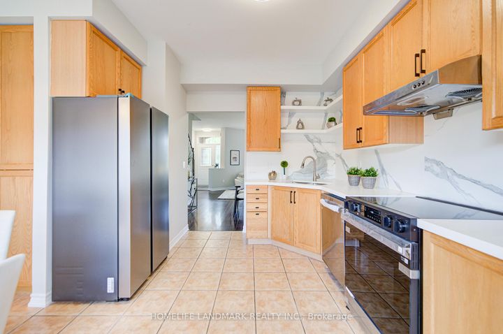 Photo 12 at 27 Bur Oak Avenue, Berczy, Markham