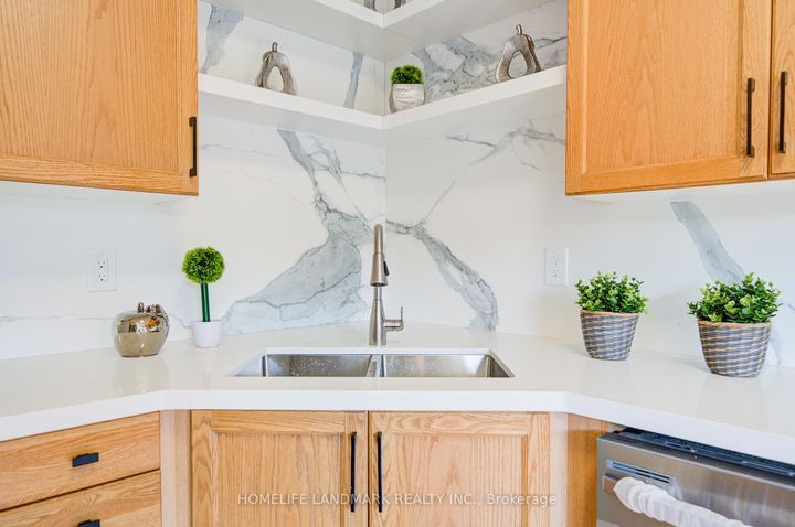 Photo 14 at 27 Bur Oak Avenue, Berczy, Markham