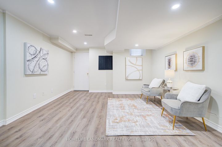 Photo 33 at 27 Bur Oak Avenue, Berczy, Markham