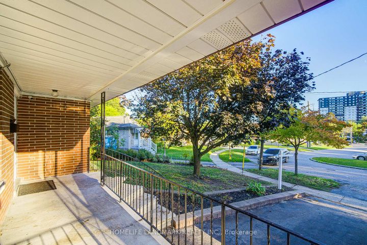 Photo 1 at 16 Paloma Place, Bendale, Toronto