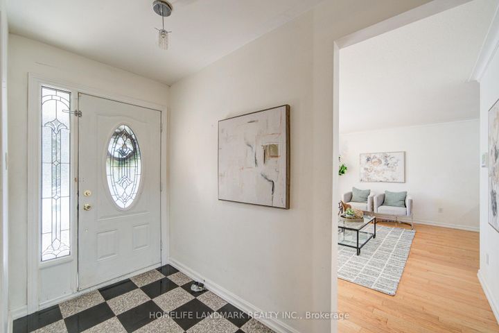 Photo 2 at 16 Paloma Place, Bendale, Toronto