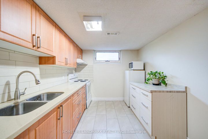 Photo 36 at 16 Paloma Place, Bendale, Toronto