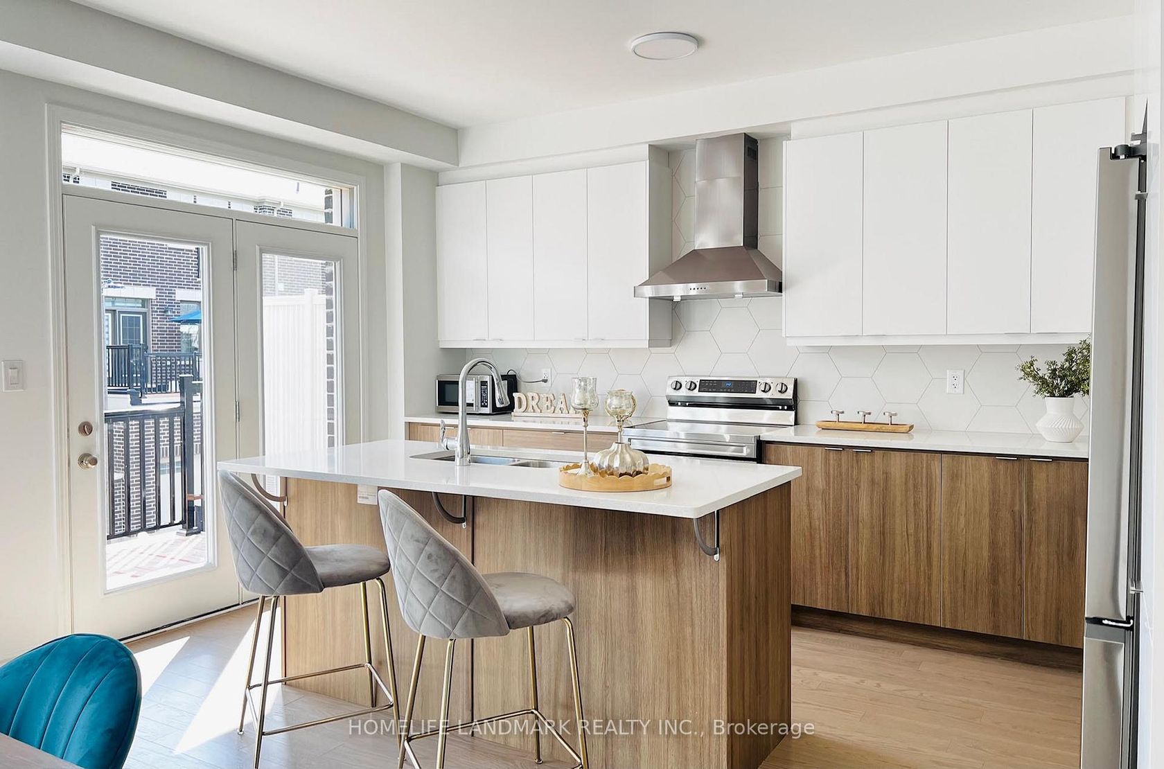 1402 Ripplewood Avenue, NW Northwest, Oakville by Loree Meneguzzi Real Estate 1402 Ripplewood Avenue, NW Northwest, Oakville