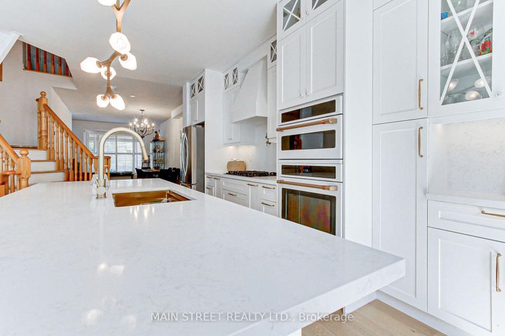 Photo 8 at 39 Chardonnay Drive, Patterson, Vaughan