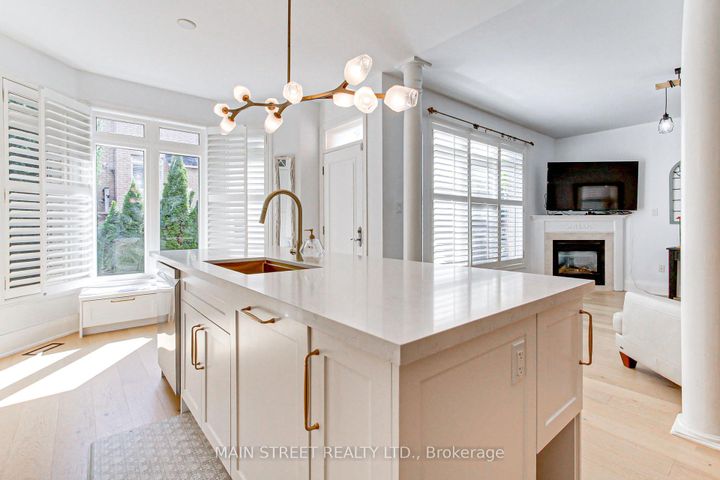 Photo 10 at 39 Chardonnay Drive, Patterson, Vaughan