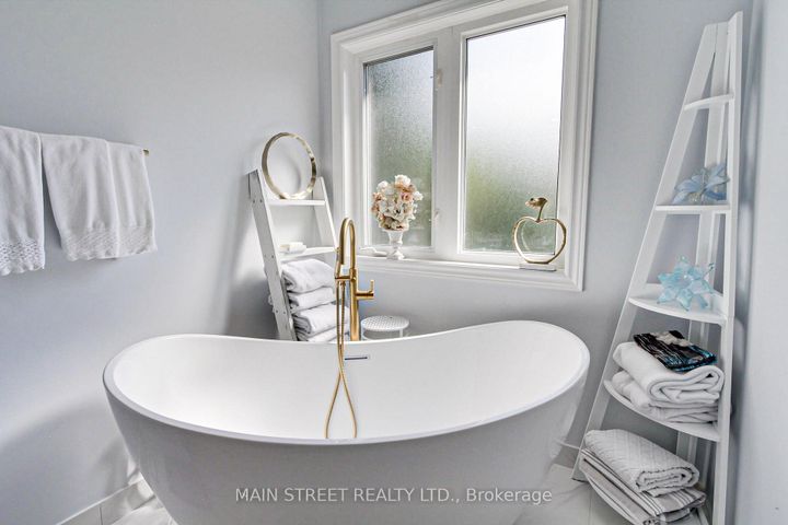 Photo 17 at 39 Chardonnay Drive, Patterson, Vaughan