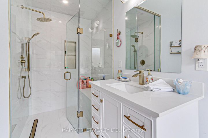 Photo 18 at 39 Chardonnay Drive, Patterson, Vaughan