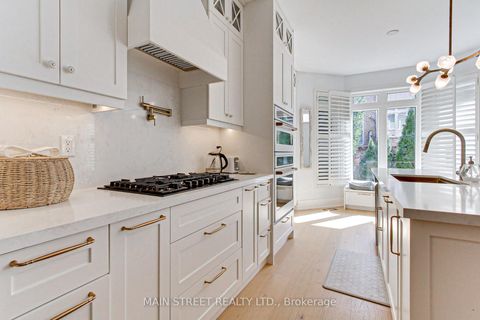 Photo 5 at 39 Chardonnay Drive, Patterson, Vaughan