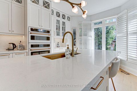 Photo 7 at 39 Chardonnay Drive, Patterson, Vaughan