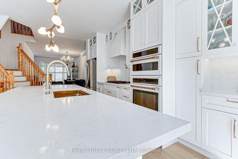 Photo 8 at 39 Chardonnay Drive, Patterson, Vaughan