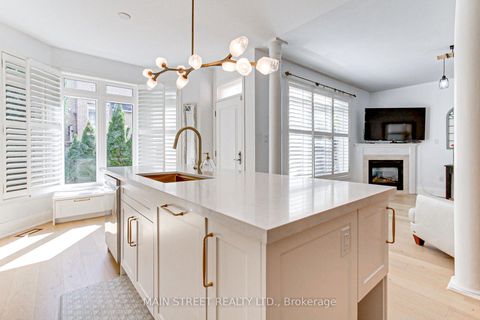 Photo 10 at 39 Chardonnay Drive, Patterson, Vaughan