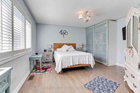 Photo 14 at 39 Chardonnay Drive, Patterson, Vaughan