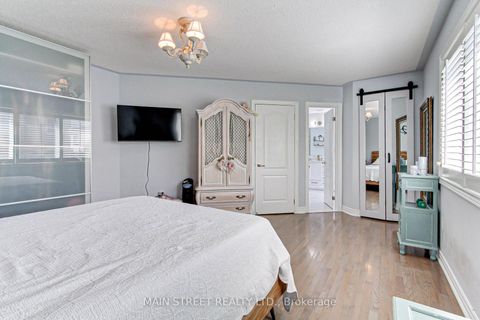 Photo 15 at 39 Chardonnay Drive, Patterson, Vaughan