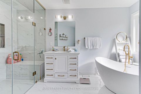 Photo 16 at 39 Chardonnay Drive, Patterson, Vaughan