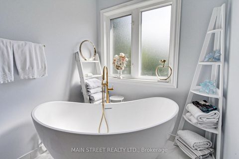 Photo 17 at 39 Chardonnay Drive, Patterson, Vaughan