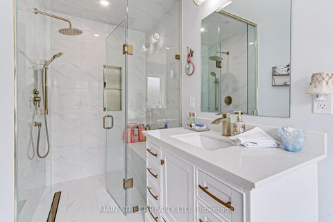 Photo 18 at 39 Chardonnay Drive, Patterson, Vaughan