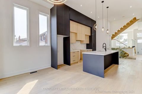 Photo 6 at 29B Chryessa Avenue, Smythe, Toronto