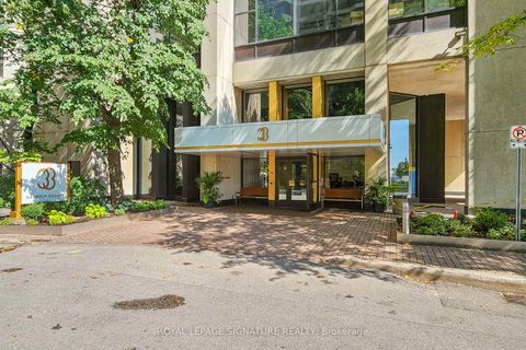 Photo 1 at 2816 - 33 Harbour Square, Waterfront Communities C1, Toronto